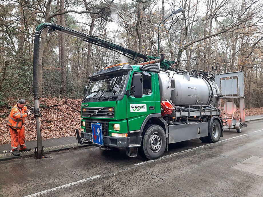 Beelden - van der wal bedrijfsafval kolken zuigen 920x690px