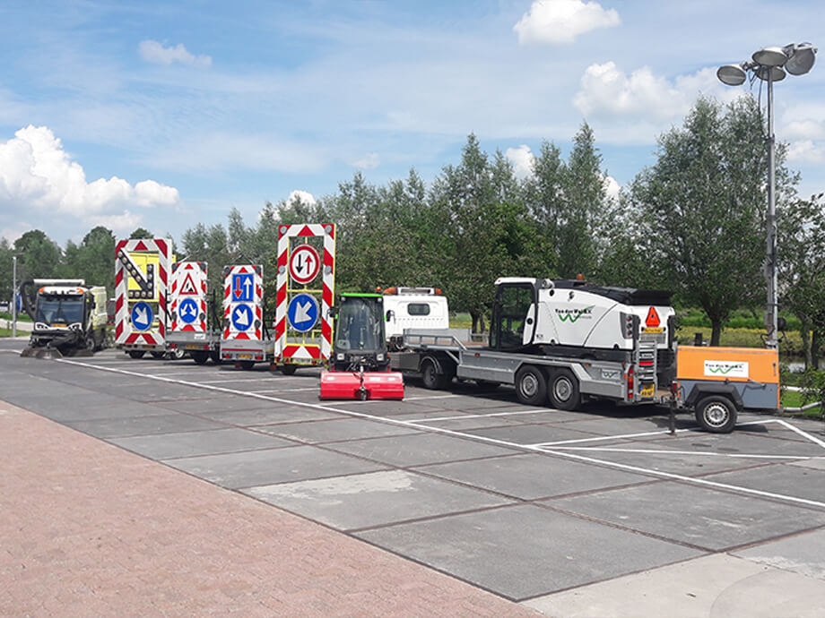Verhuur tekstwagens pijlwagens - van der wal bemand materieel 920x690px
