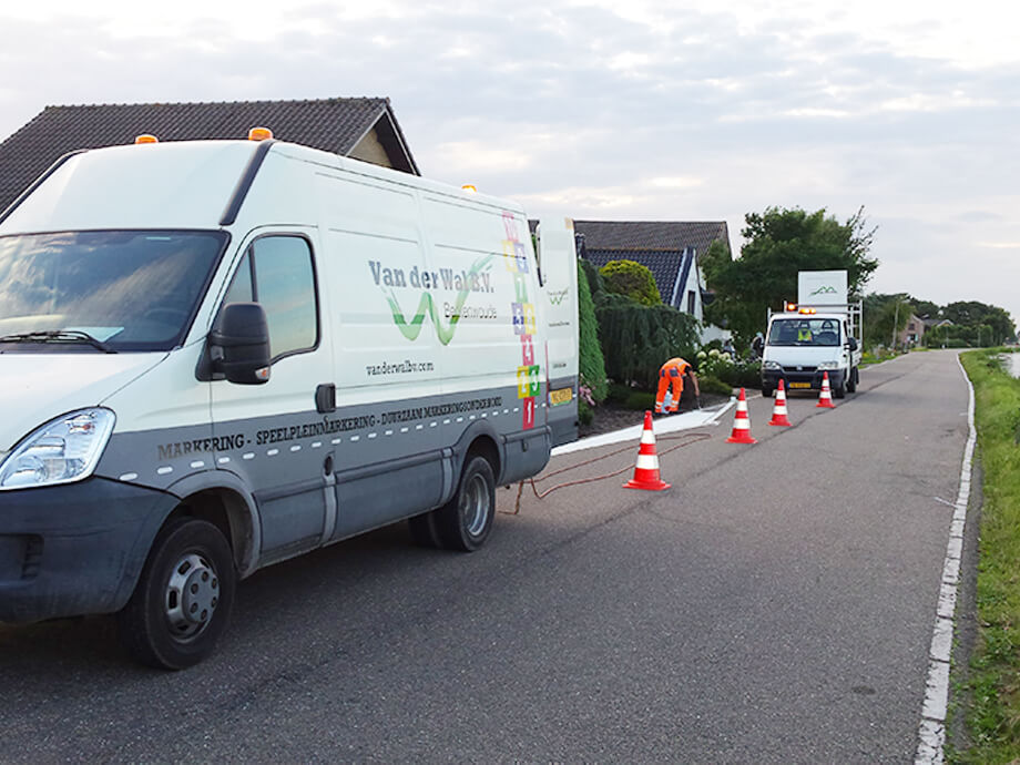 Verkeersmaatregelen - van der wal reparatie reinigen schade wegdek 920x690px