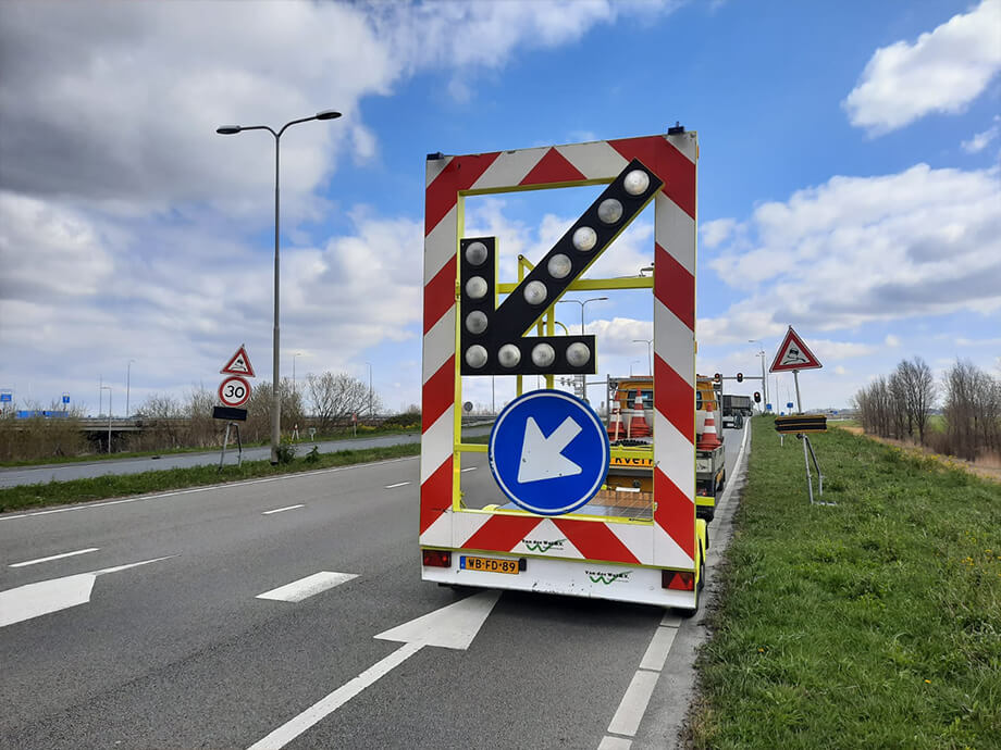 Verkeersmaatregelen - van der wal tekstborden pijlwagen verhuur berkenwoude 920x690px