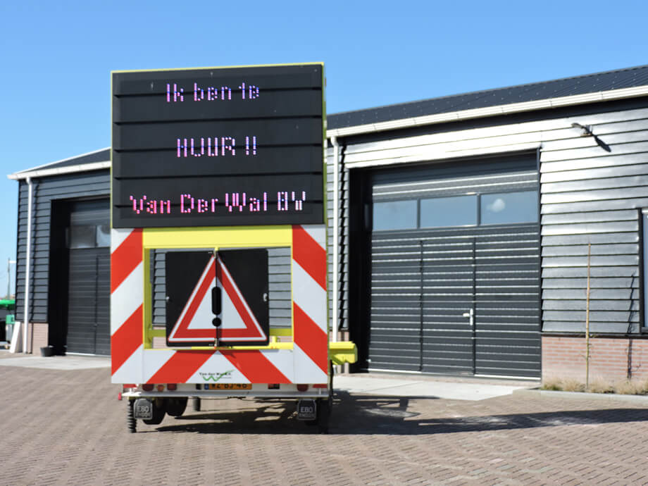 Verkeersmaatregelen - van der wal tekstwagen verhuur krimpenerwaard 920x690px